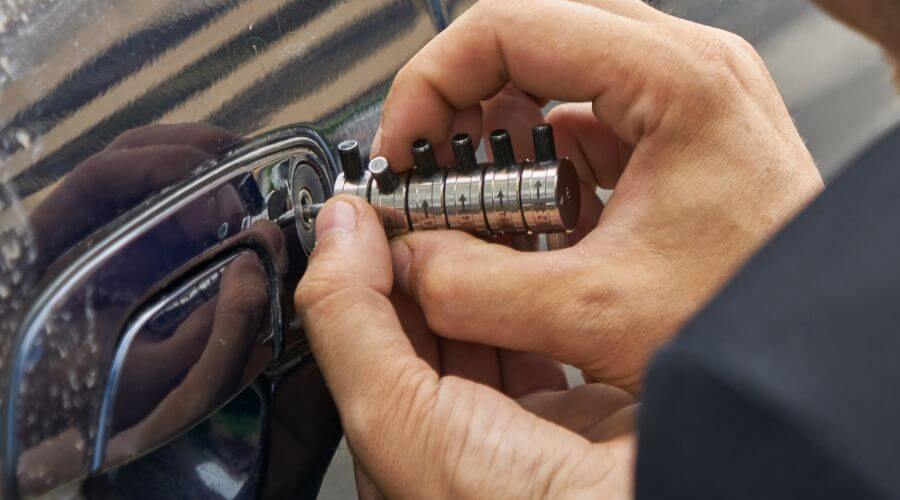 Professional gutter cleaning in Kincaid, IL